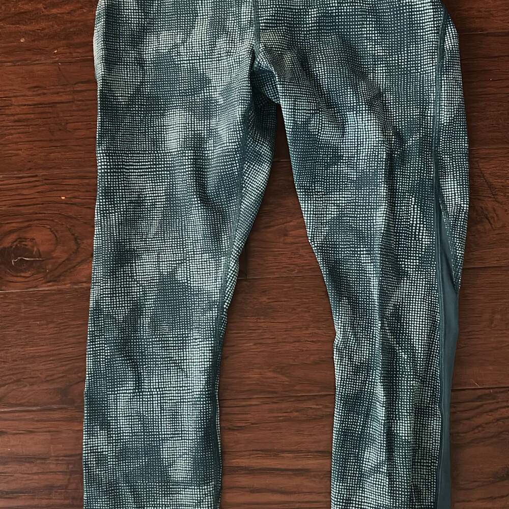 Lululemon Womens 8  Teal polka dot